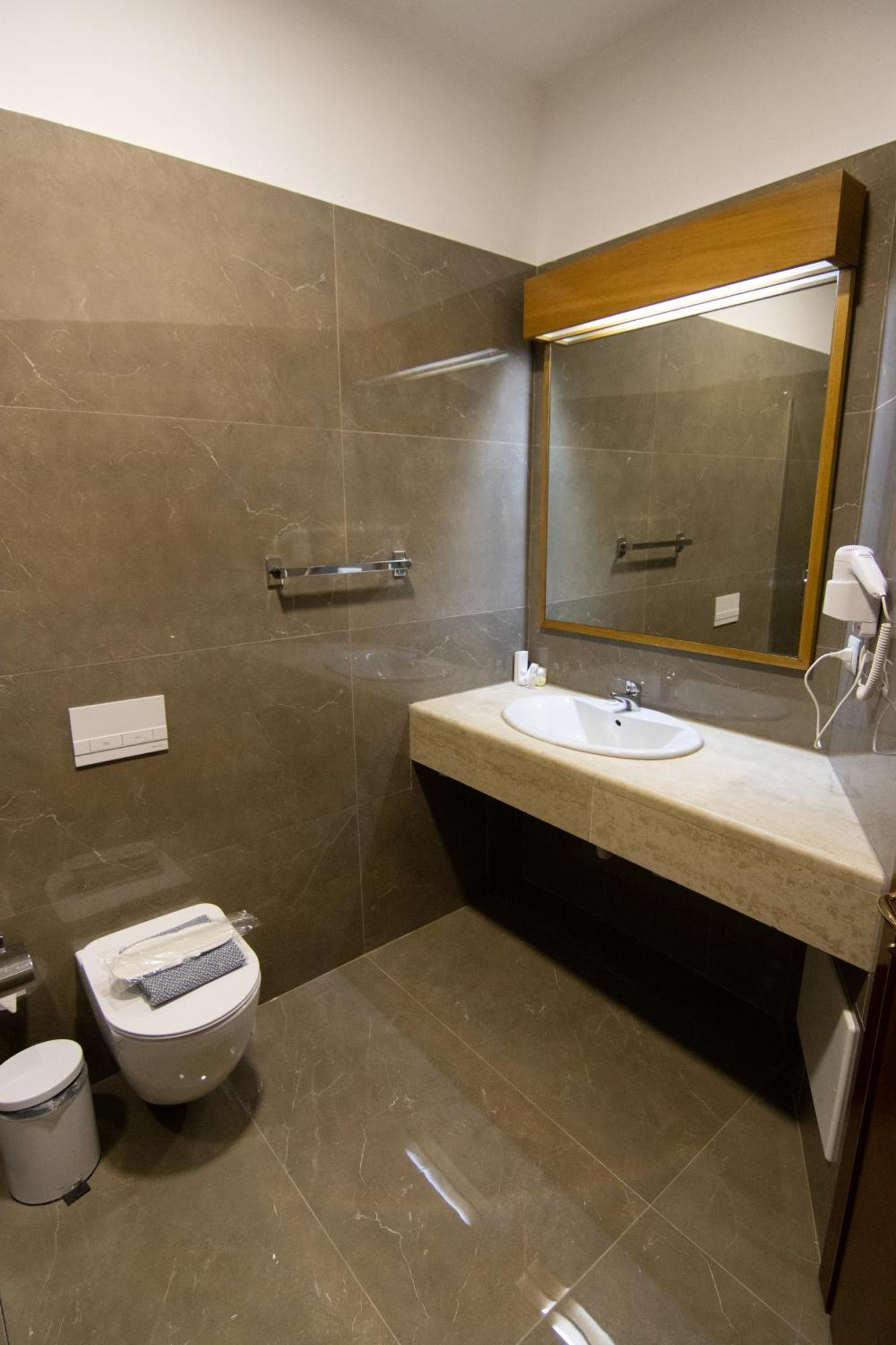 Chateau Linza Resort Shkoze 외부 사진